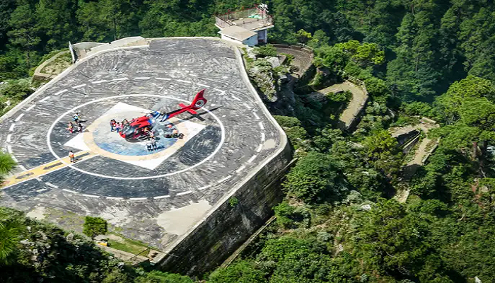 Helicopter_landing_at_the_Helipad_in_Katra